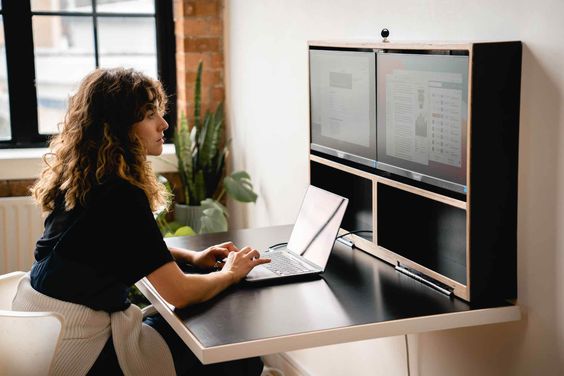 Top Space-Saving Ideas for Fitted Office Furniture in Small Workspaces